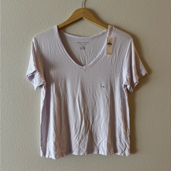 NWT AE Women's V-Neck T-Shirt - Picture 1 of 3